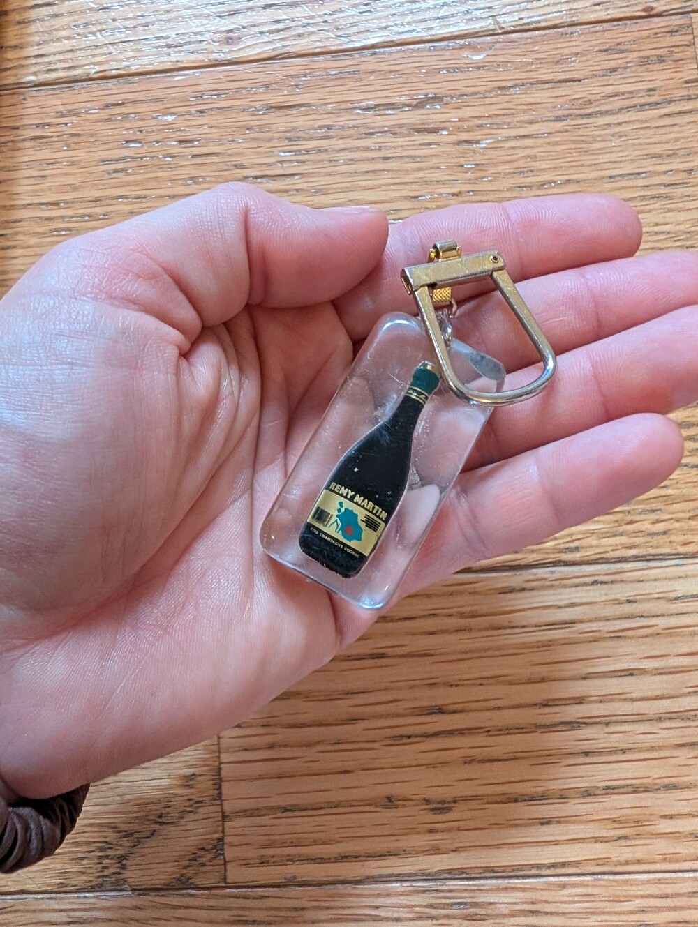Vintage 70-80s Remy Martin Cognac Mini Bottle Resin Keychain Kitsch Retro Bar - Picture 2 of 3